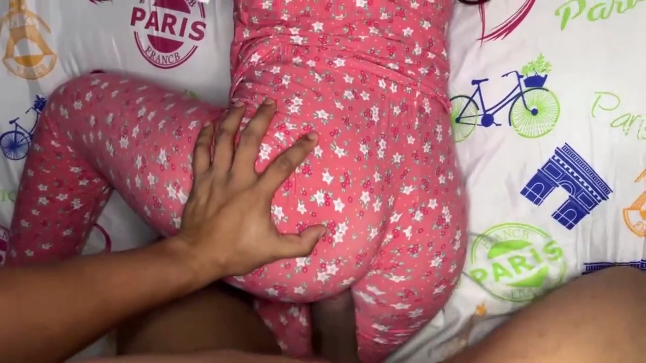 Young stepdaughter's curvy backside and ample rear end porn video